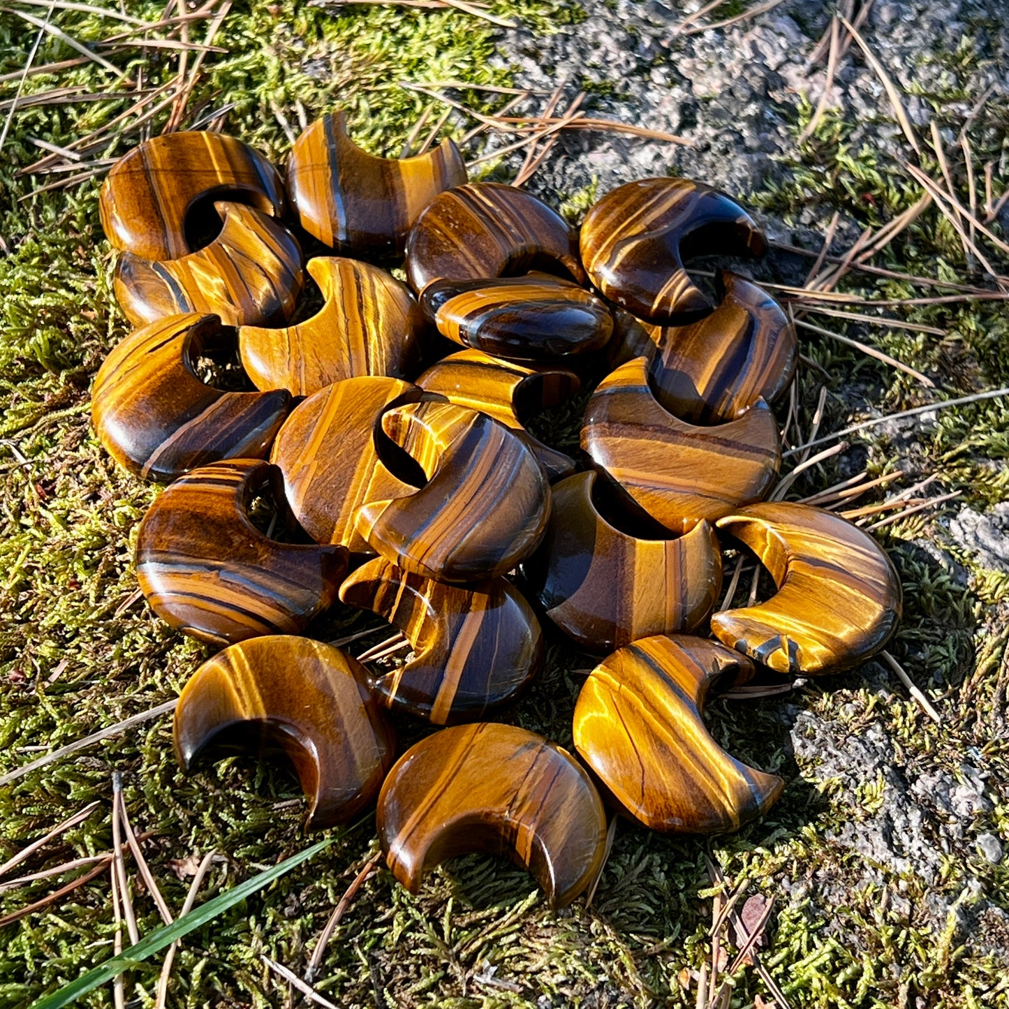 Tiger's eye, moon, cut stone