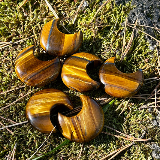 Tiger's eye, moon, cut stone